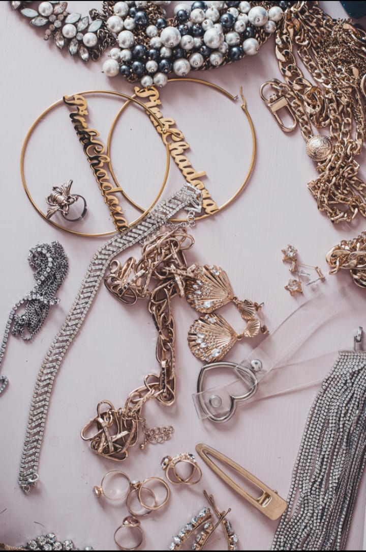 Accessories & Jewelry